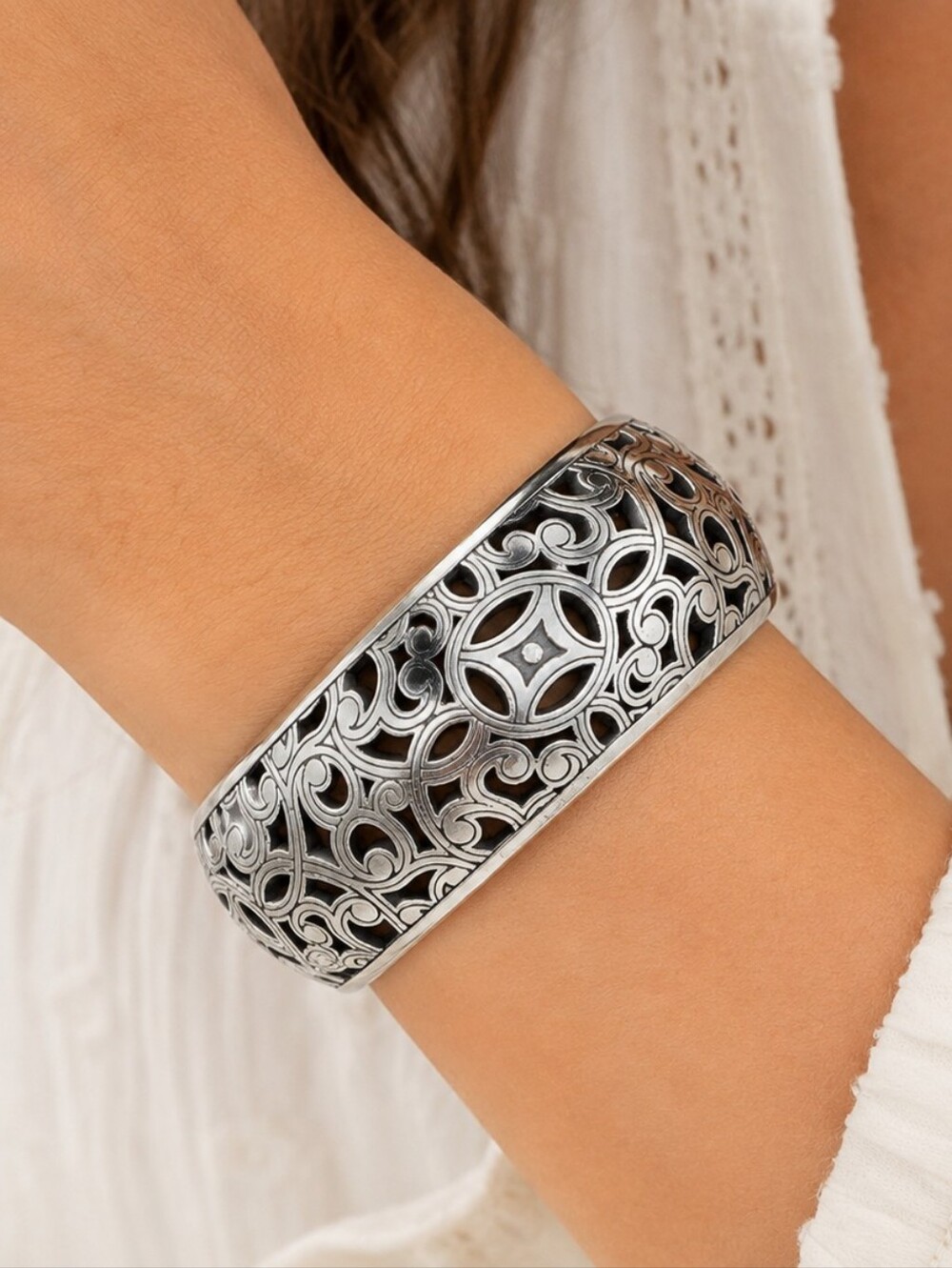 Brighton Wide Silver Tone Openwork Filigree Bangle Bracelet Signed - Picture 2 of 15